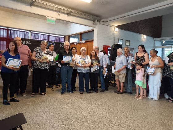 En la tarde de hoy se hizo entrega de una placa conmemorativa por el 30° Aniversario del Liceo N°6 de Barrio Ceibal.