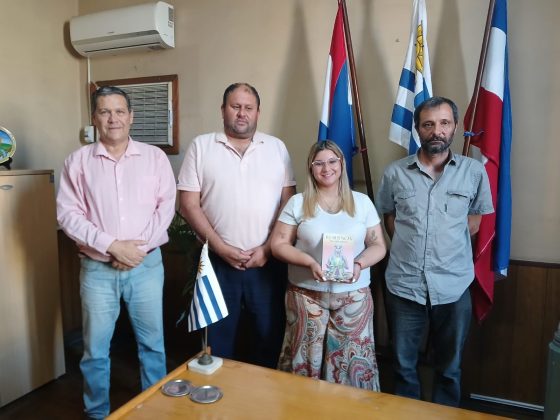 El Presidente Pablo Alves Menoni junto al Secretario General Álvaro da Cunda y el Asesor Jurídico Dr. Fabricio Figueroa recibieron a Belén Palladino quien escribió el libro titulado «RESILIENCIA», muchos éxitos para ella.