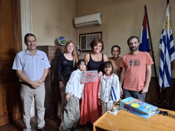 En la mañana de hoy, se hizo entrega a Gabriela Rodriguez hija del recordado Jonhy Rodriguez una placa de reconocimiento para ser colocada en el escenario de Parque Harriague. En la oportunidad se contó con la presencia del Presidente Pablo Alves Menoni, Secretario General Alvaro da Cunda, Vice presidenta Marlene Dornelles, secretaria de bancada Luciana Albarenque y nietas de Jonhy.