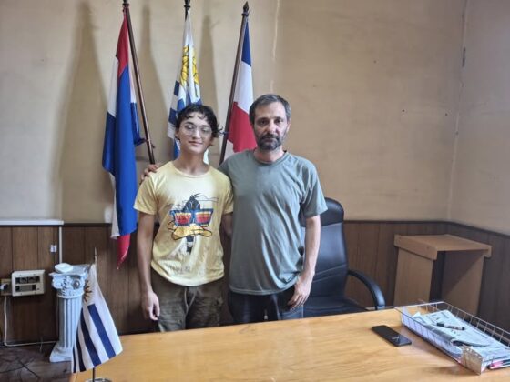 En la mañana de hoy el Presidente Pablo Alves Menoni recibió la visita de Luciano Suarez Cardozo, un joven salteño dedicado a la danza. Estuvo en la Escuela Nacional del Sodre desde los 14 a los 16 años y luego se traslado con tan solo 17 años a estudiar a la Escuela Rusa Bolshoi en Santa Catalina Brasil, ahi esta radicado desde hace un tiempito, una visita de lujo para la Corporación.